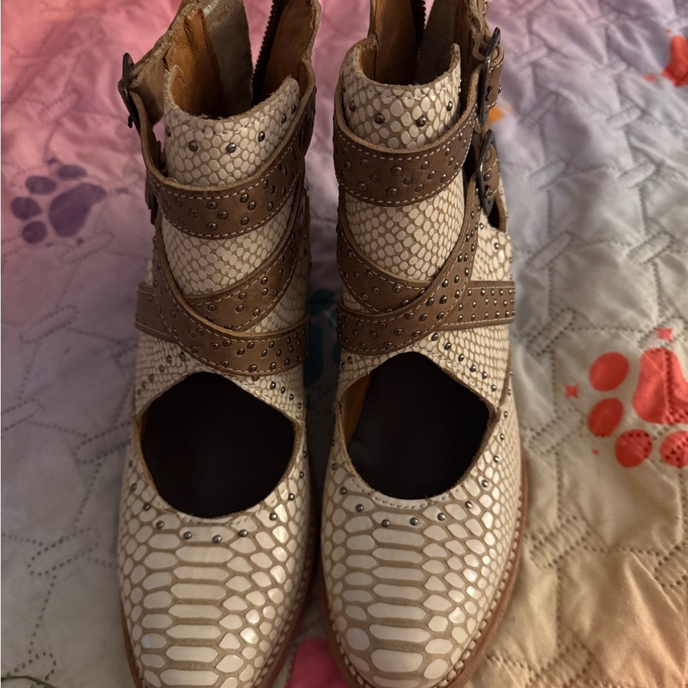 Freebird Brown and Cream Ankle Boots with Distinctive Design